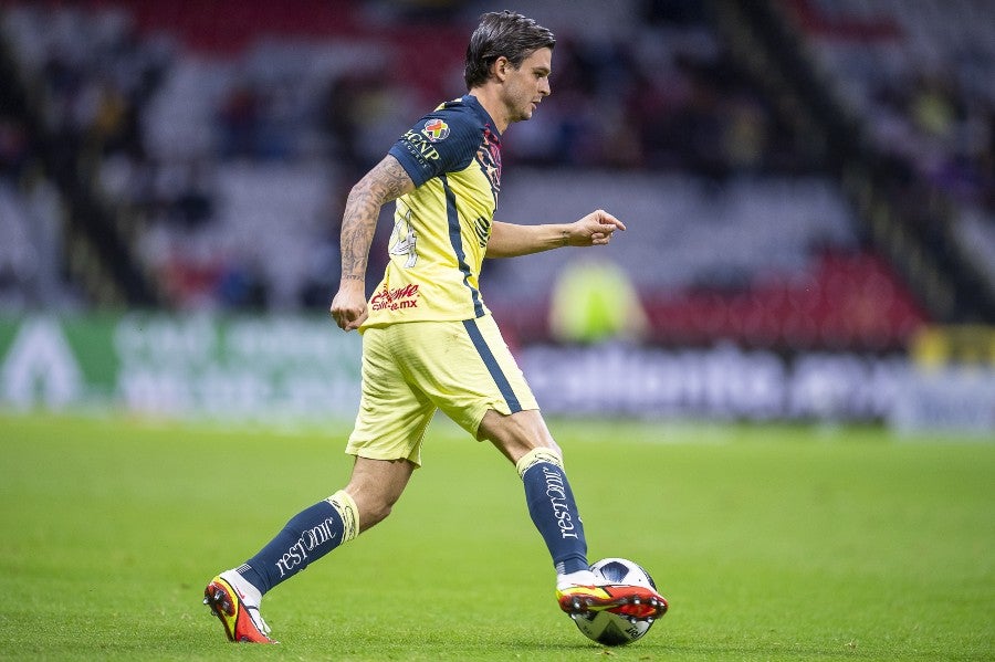 Nicolás Benedetti durante un partido con América