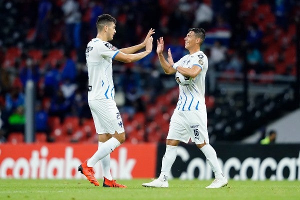 César Montes celebra junto a Héctor Moreno