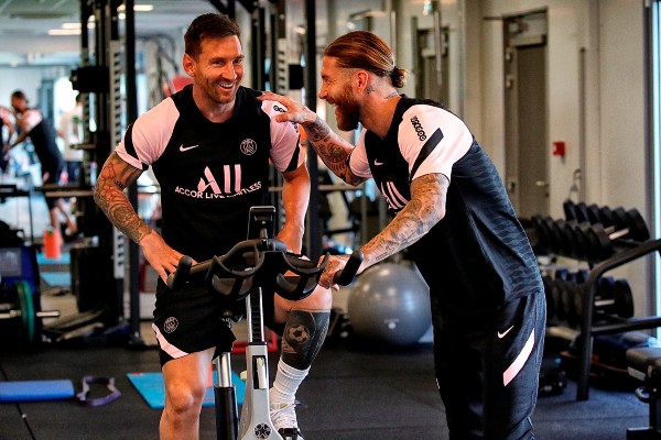Leo Messi y Sergio Ramos durante entrenamiento en el gimnasio