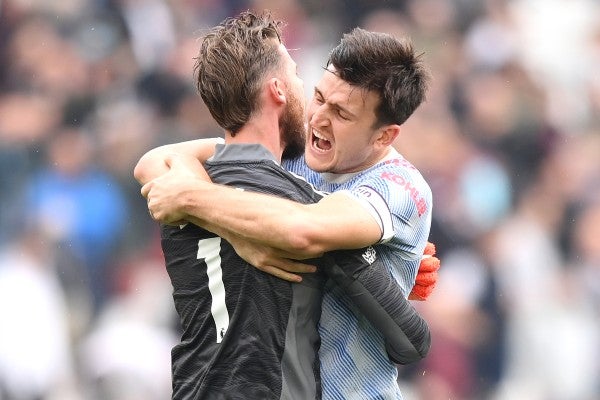 Harry Maguire felicita a De Gea en el juego del United frente al West Ham