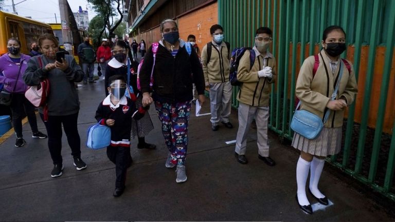 Regreso a clases presenciales en plena tercera ola en CDMX