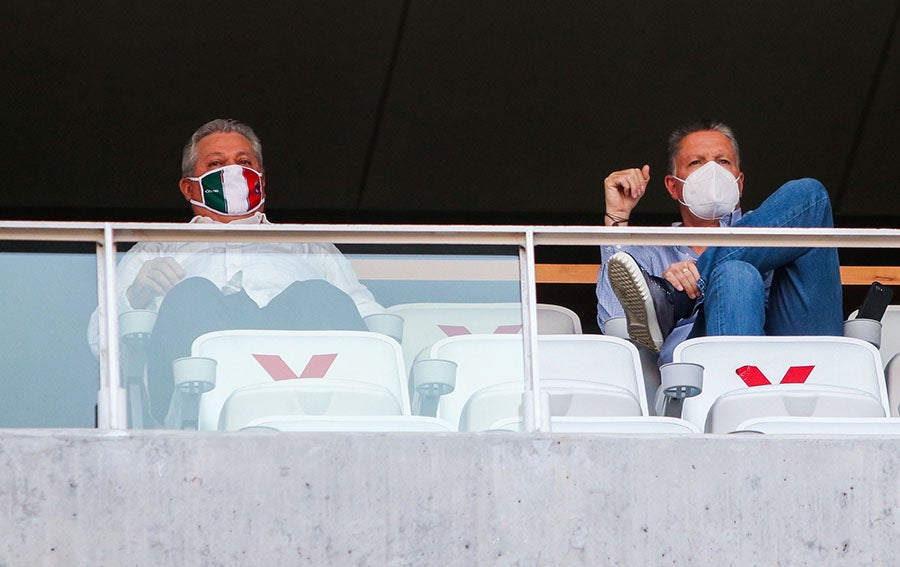 Vucetich con Ricardo Peláez en tribuna