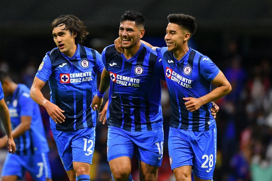 Jugadores de Cruz Azul celebrando un gol