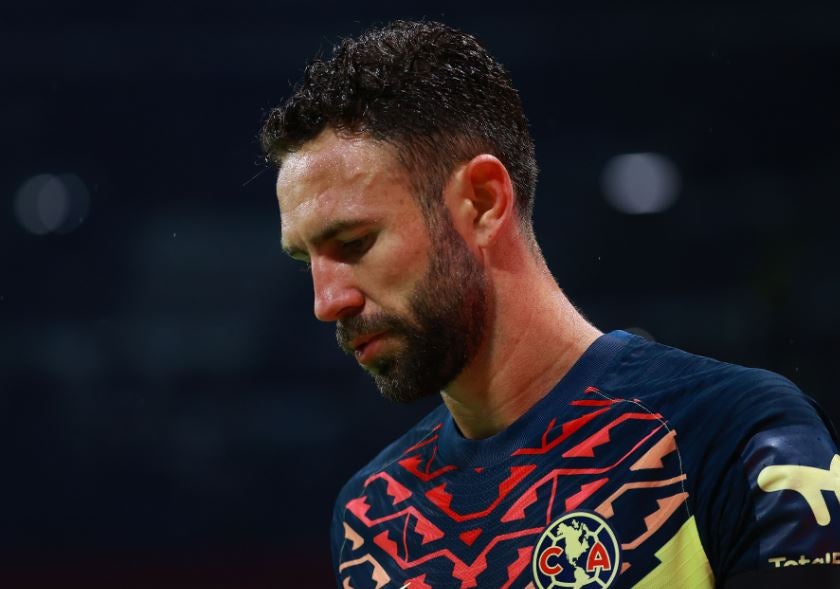 Layún, triste en juego de los azulcremas