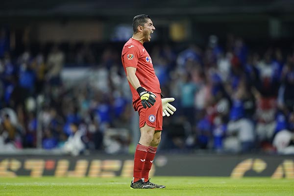 El portero festeja un gol de La Máquina