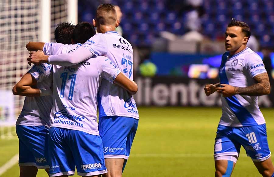 Jugadores de La Franja celebran el gol