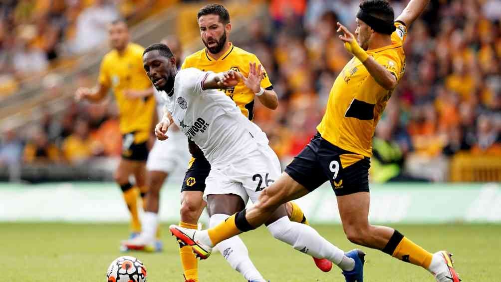 Raúl Jiménez durante el último partido de Wolves