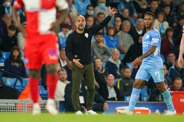 Pep Guardiola en acción con los Cityzens