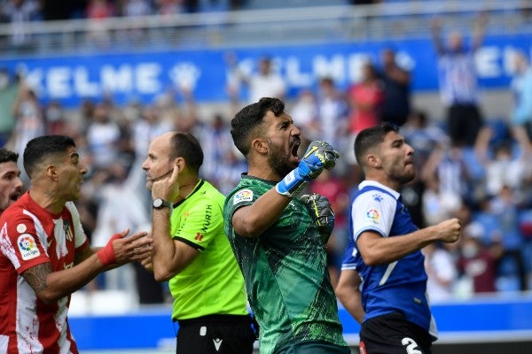Reacciones durante el partido del Deportivo Alavés frente al Atlético de Madrid
