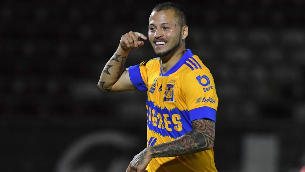 Nicolás 'Diente' López en un partido con los Tigres