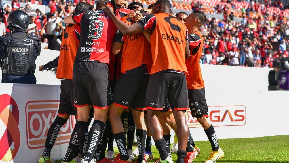 Los jugadores del Atlas festejando el primer gol