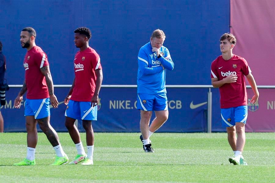 Ronald Koeman durante un entrenamiento con el Barcelona