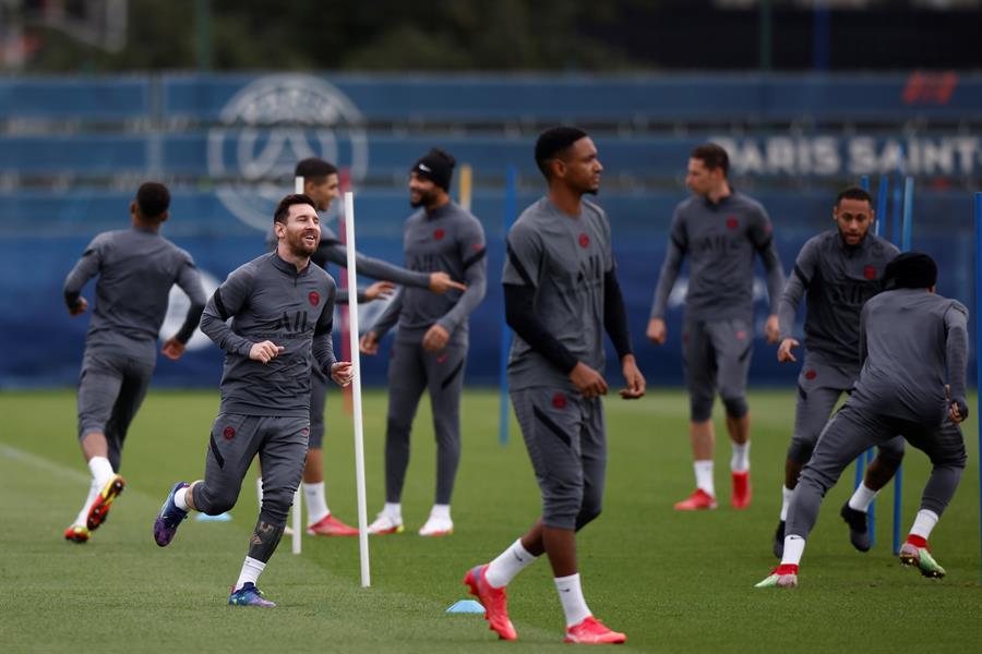 Messi durante un entrenamiento con el PSG