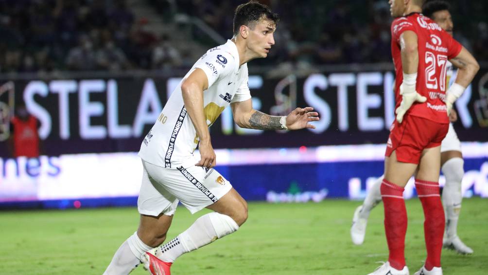 Juan Ignacio Dinenno festejando un gol contra Mazatlán