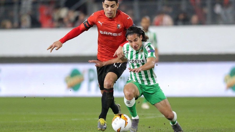 Diego Lainez durante un partido con el Betis