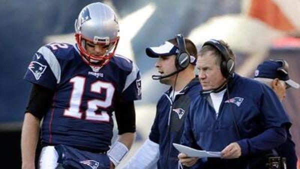 Tom Brady junto a Bill Belichick durante partido de los New England Patriots