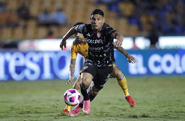 Maxi Salas en el partido ante Tigres