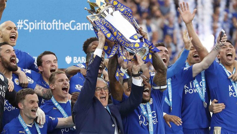 Claudio Ranieri en el festejo del título de Leicester