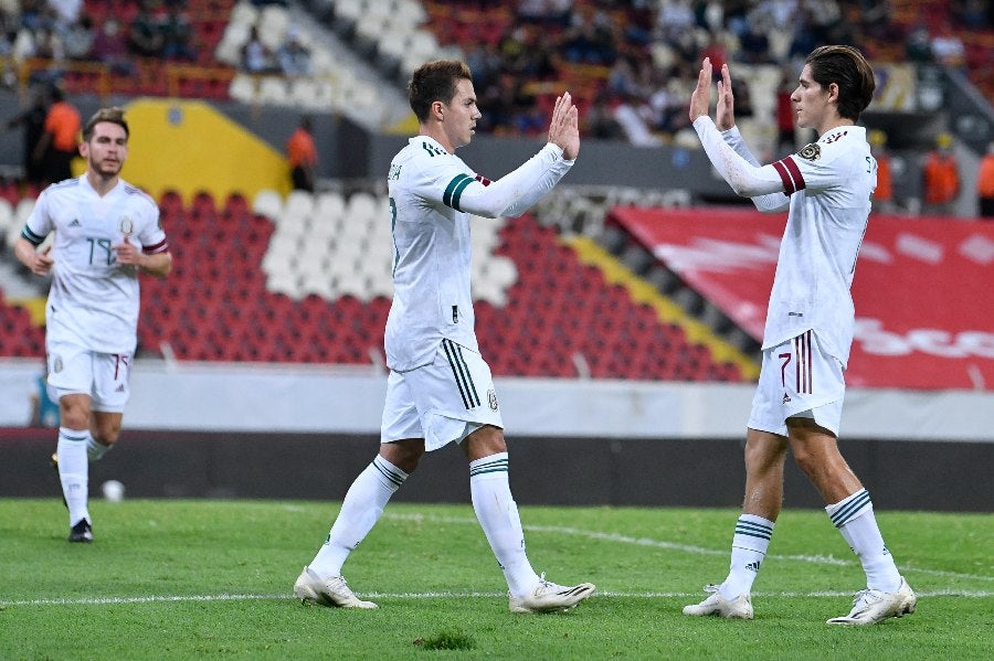 Santiago Muñoz durante un partido con México