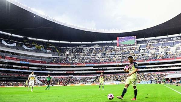 Una toma del Estadio Azteca en el América vs Pumas 