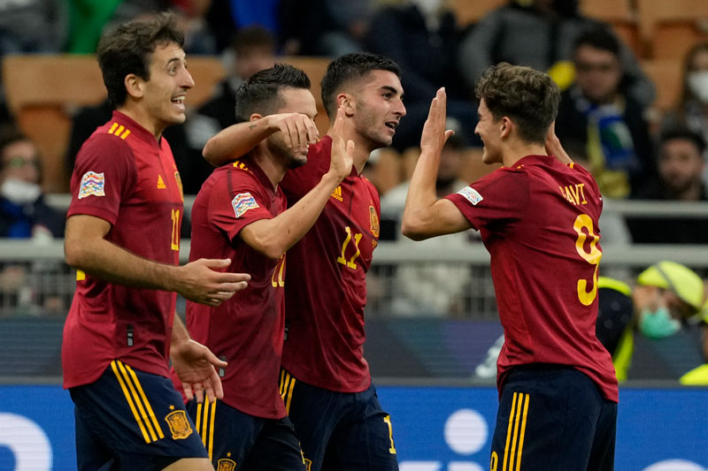 Jugadores españoles celebrando un gol en la Semifinal