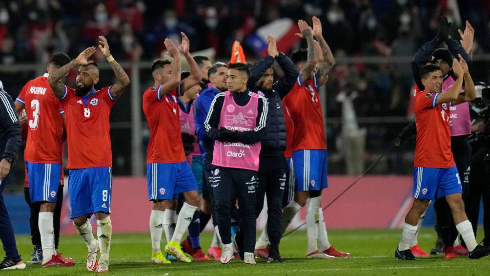 Los jugadores de Chile celebrando tras el partido