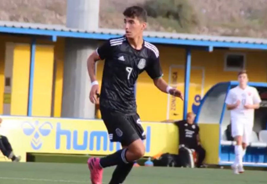 Diego Abreu en juego con el Tricolor Sub 20 en gira europea