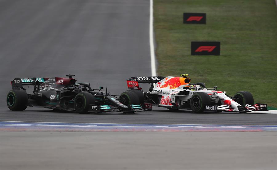 Pérez y Hamilton durante GP de Turquía