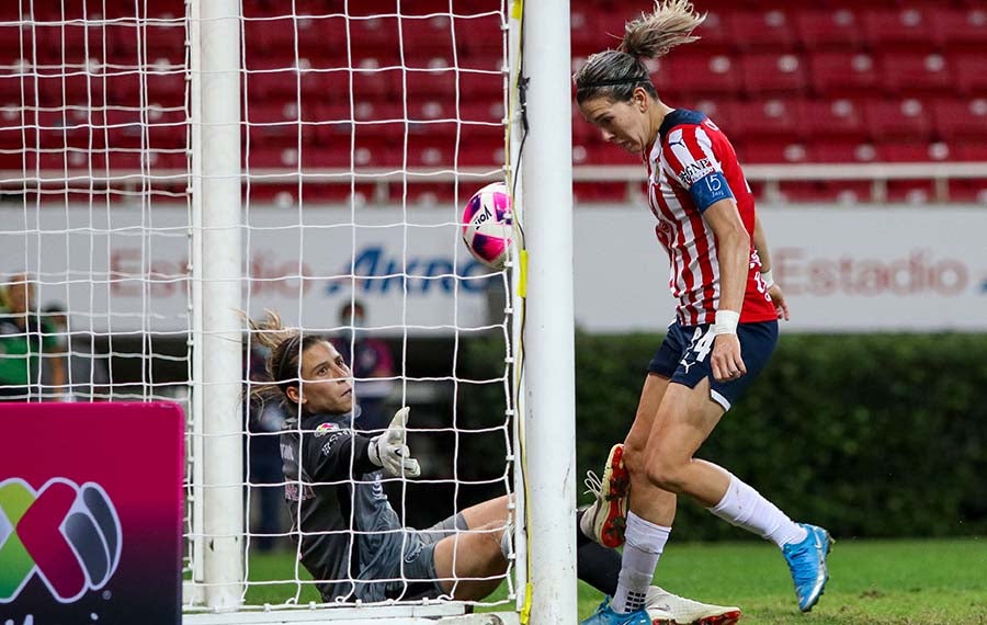 Cervantes anota el segundo gol de Chivas