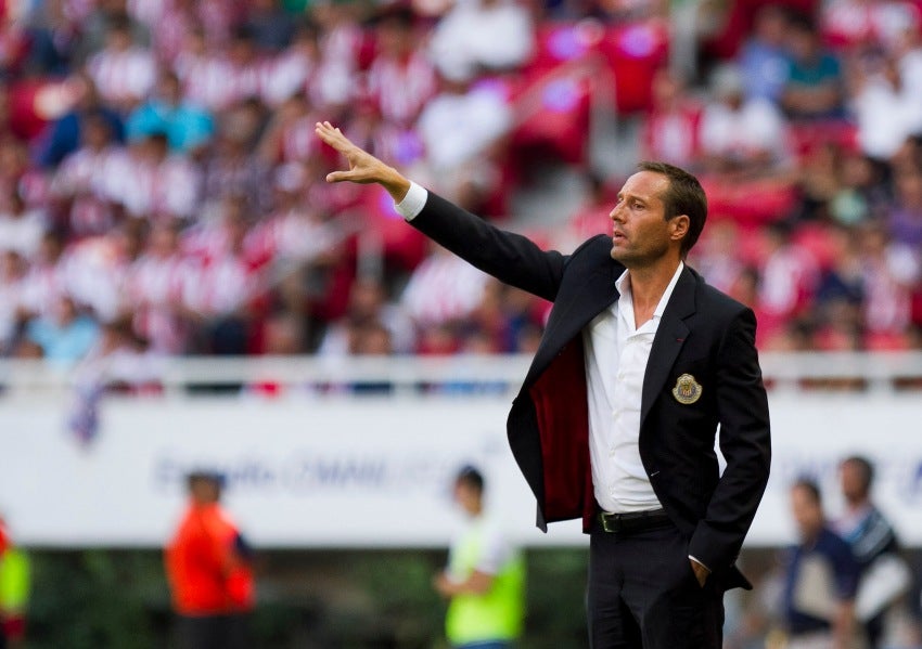 John Van´t Schip en un partido de las Chivas