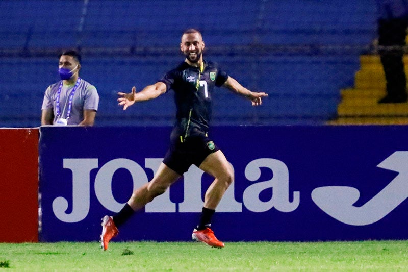 Kemar Roofe festeja su anotación ante Honduras