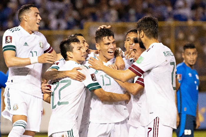 Jugadores del Tri celebran gol vs El Salvador