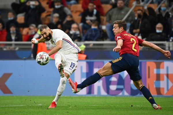 Karim Benzema en acción frente a España en Nations League