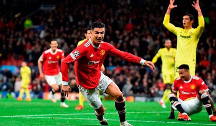 Cristiano celebra tras marcar con el Manchester United