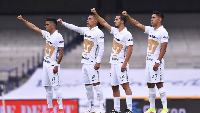 Jugadores de Pumas previo al partido vs Chivas