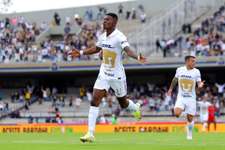 Washington Corozo celebrando su gol vs Juárez