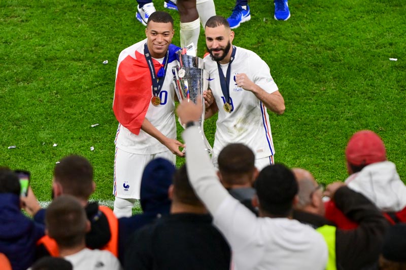 Mbappé y Benzema celebrando tras ganar la Nations League