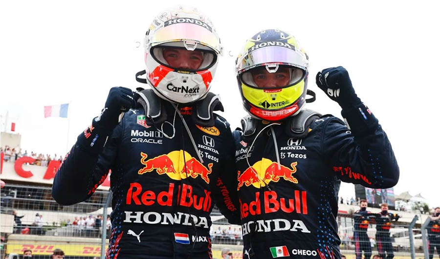 Verstappen y Pérez después de una competencia