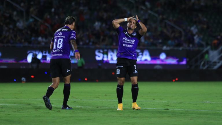 Jugadores de Mazatlán FC se lamentan en juego ante Tigres