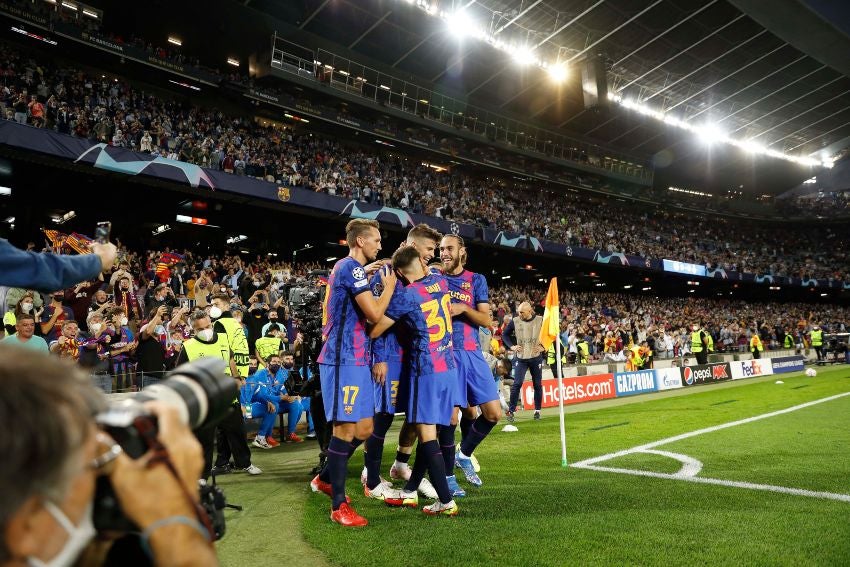 Jugadores del Barcelona celebrando un gol a favor