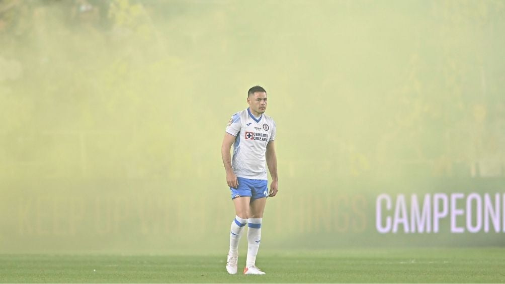 Aguilar en un partido con Cruz Azul 