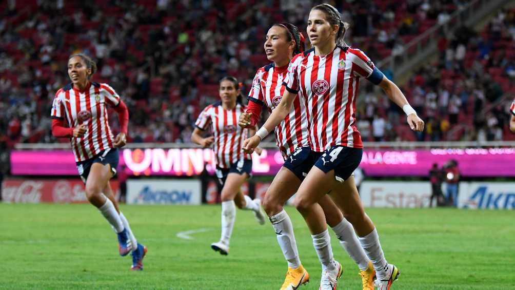 Alicia Cervantes en un partido con las Chivas