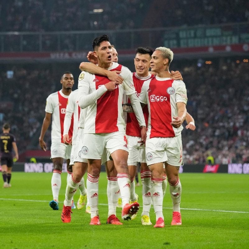 Edson Álvarez en festejo con Ajax