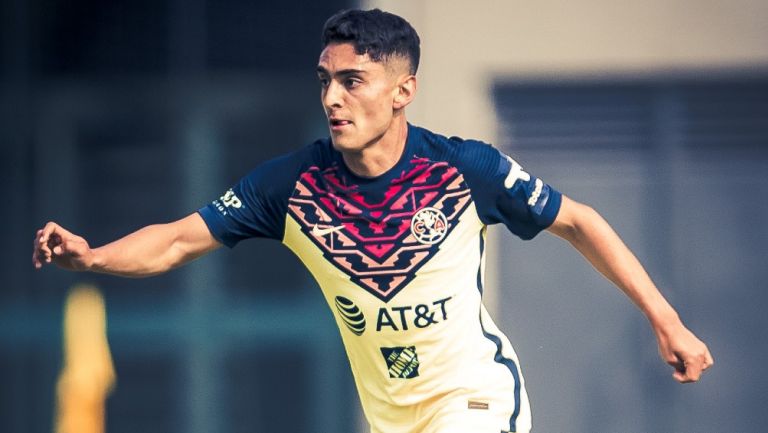 Santiago Naveda durante juego ante Tigres de la Sub 20