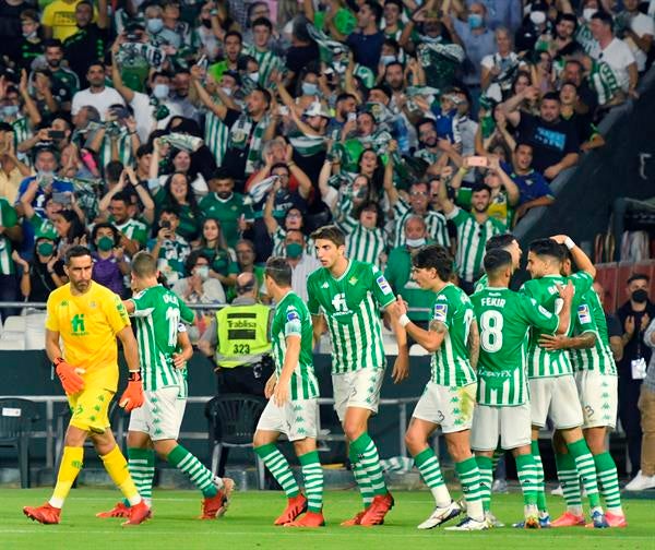 Jugadores del Real Betis al termino del partido 