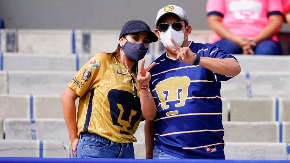 Afición de Pumas en CU