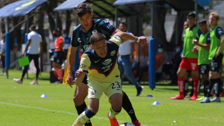 Karel Campos durante un partido contra juvenil Querétaro