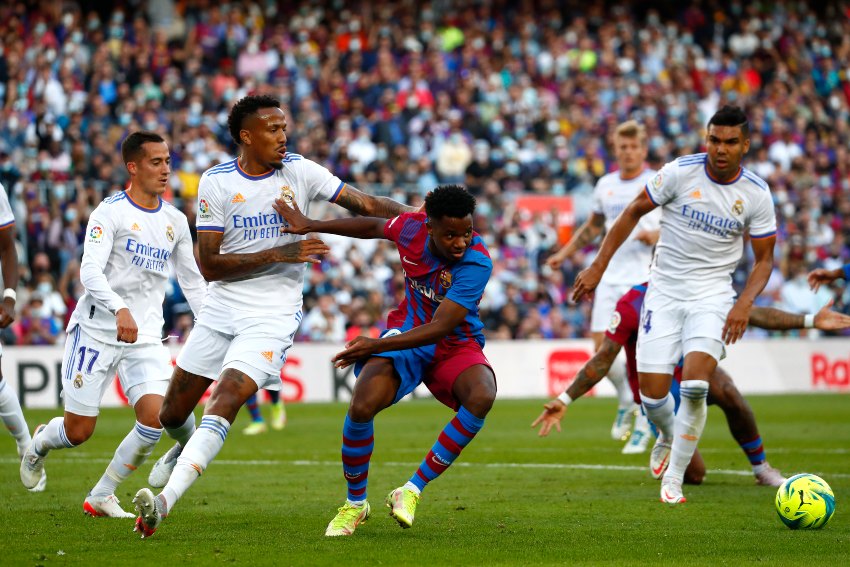 Ansu Fati en el Clásico entre el Barcelona y el Real Madrid
