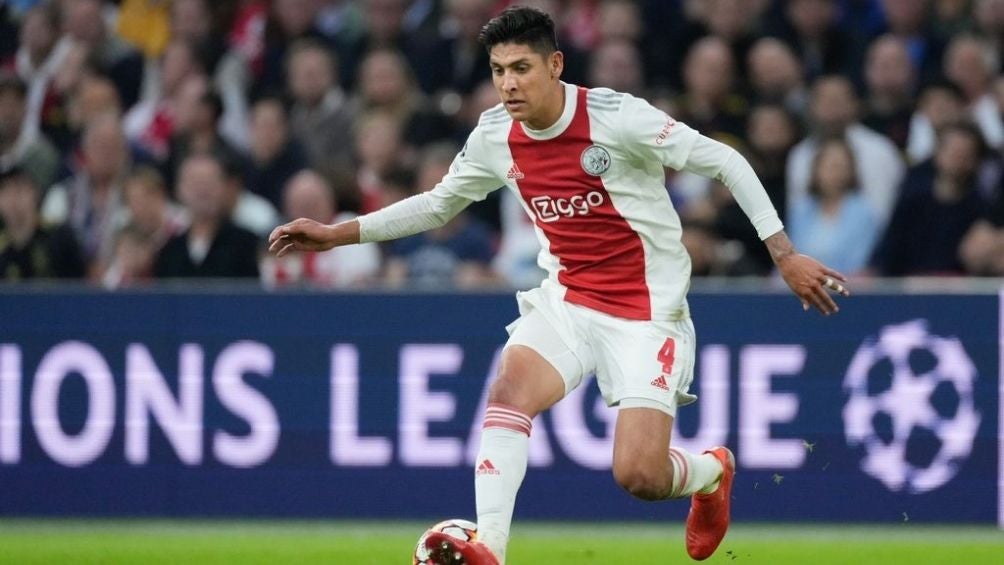 Álvarez en un partido con el Ajax