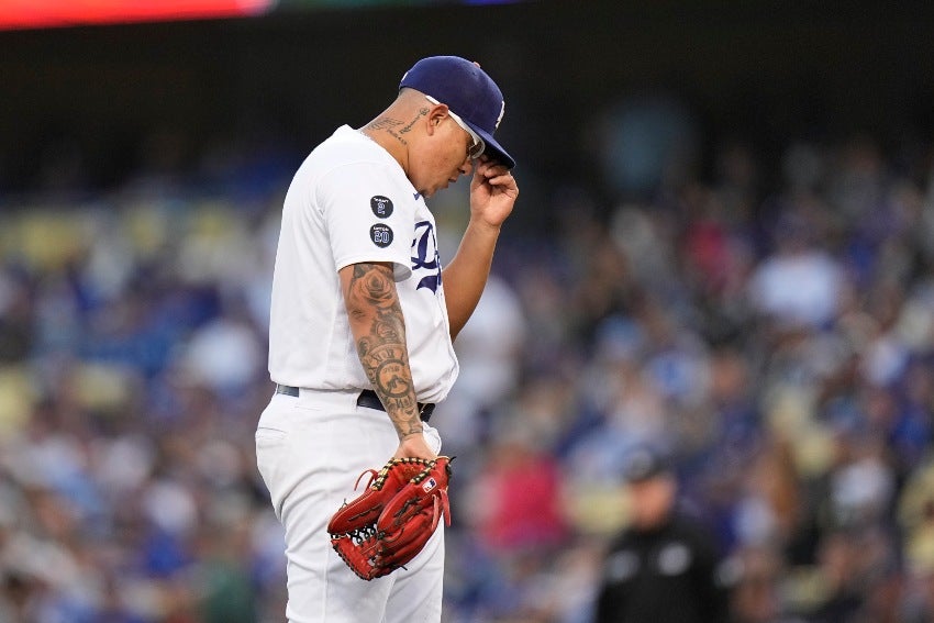 Julio Urías en un juego de los Dodgers